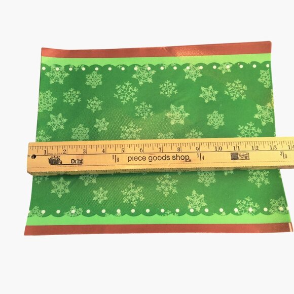 Christmas-Snowflake Placemats Green Holiday Table Decor lot 4 - Picture 3 of 4